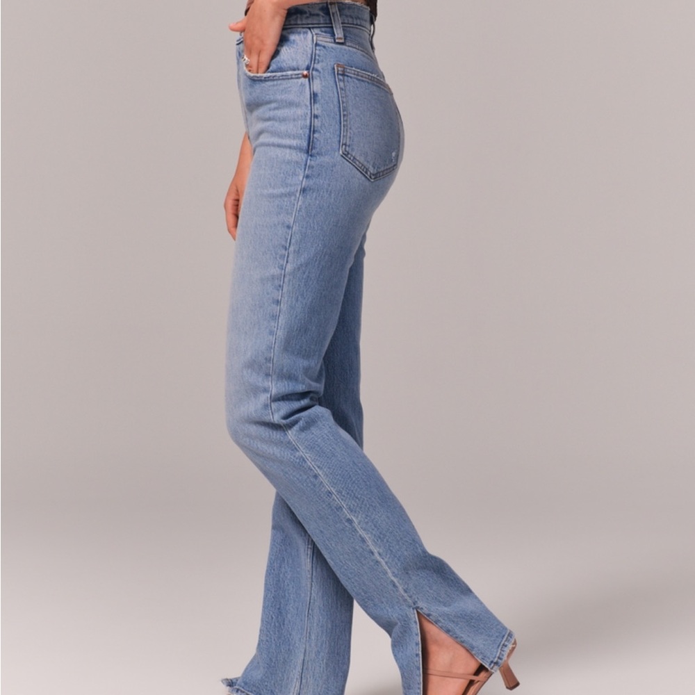 Abercrombie 90s Straight Ultra High Rise Light Wash